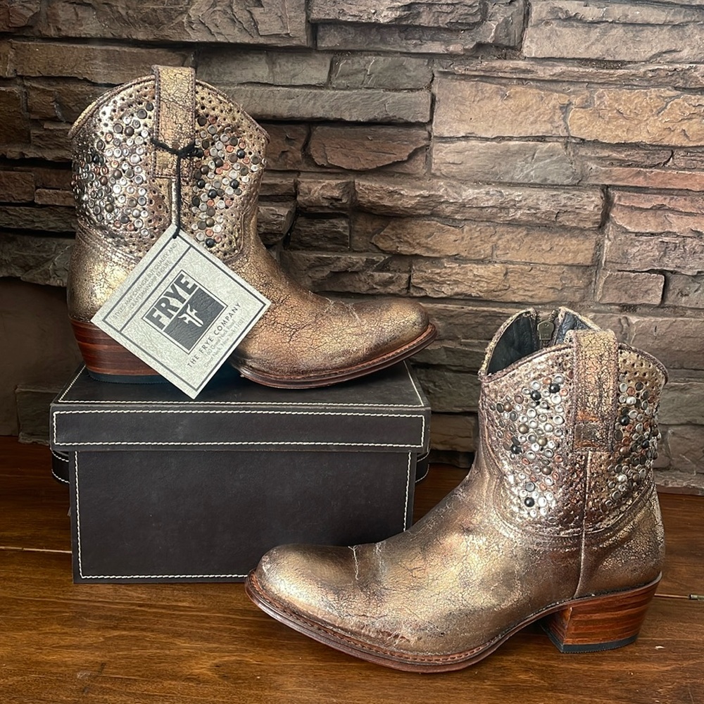 ✨🤎👢💛✨Frye Deborah Studded Boots 7M Metallic Distressed $598